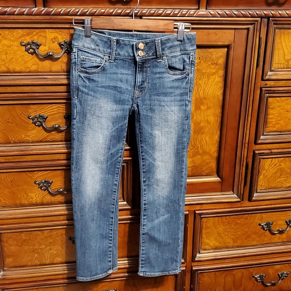 AMERICAN EAGLE Artist crop 2 button wide waistband 0 Short - Picture 4 of 5